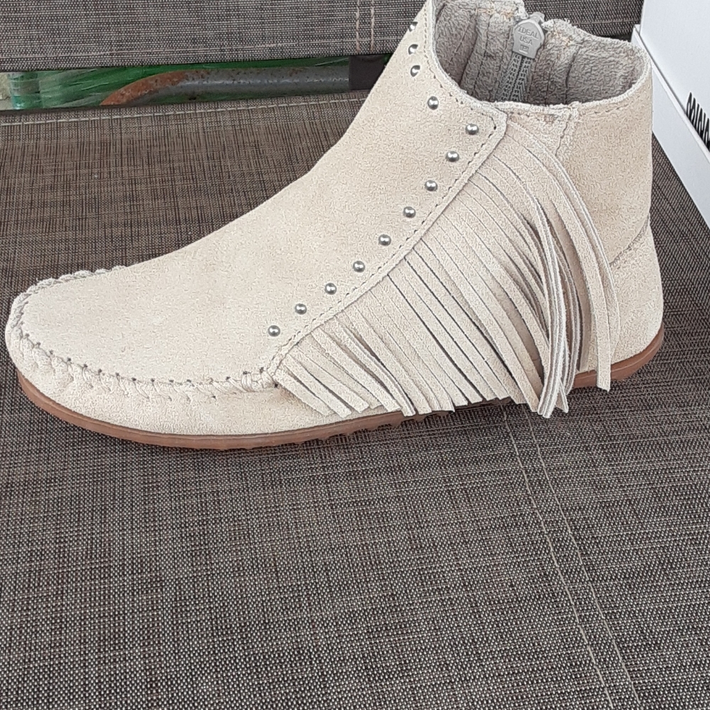Minnetonka moccasins (booties)
